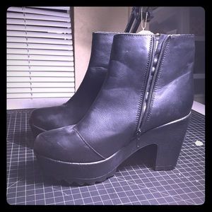 ASOS size 8 black pleather chunky heel ankle boot